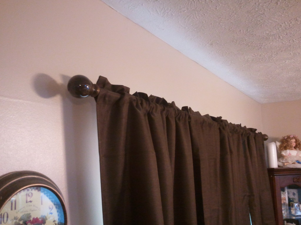 Curtain rod shelves